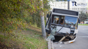 Las 10 preguntas principales que debe hacerse al contratar a un abogado de accidentes de autobús en CA.