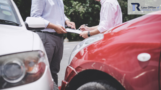 ¿Cómo puede ayudarle nuestro abogado a maximizar su acuerdo de reclamación por accidente automovilístico?